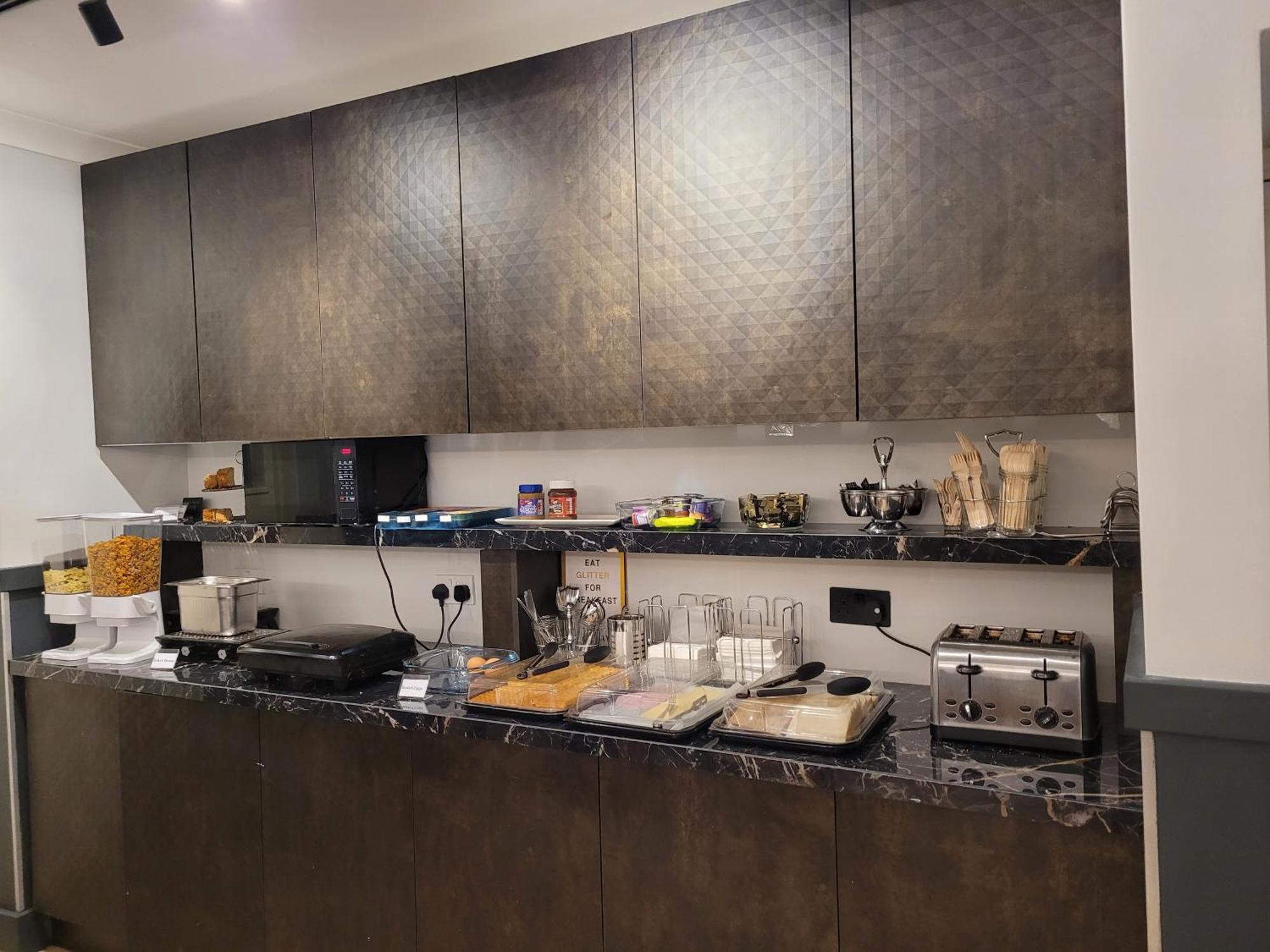 The Gatwick White House Hotel Horley Exteriér fotografie